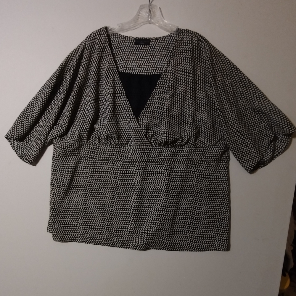 Women's Black and White Top